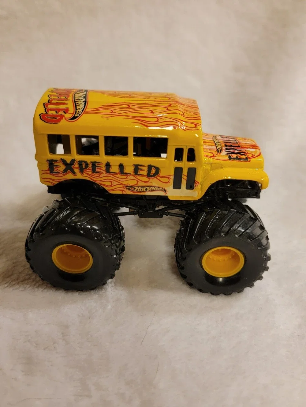 Hot Wheels Expelled Monster Jam Truck 1/64 Bus 2002-2004